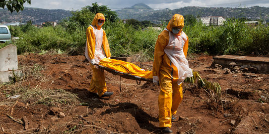 Hơn 5 000 người đã tử vong do Ebola